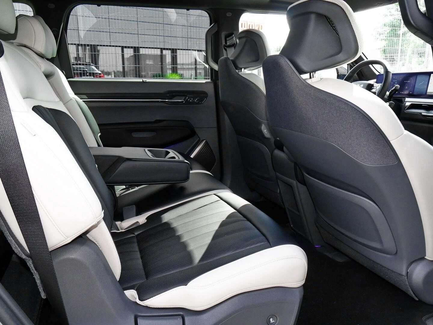 Kia EV9 99kWh AWD GT-LINE PANORAMA 360 HEAD-UP 7 ����� | Mobile.bg � ����������� 12