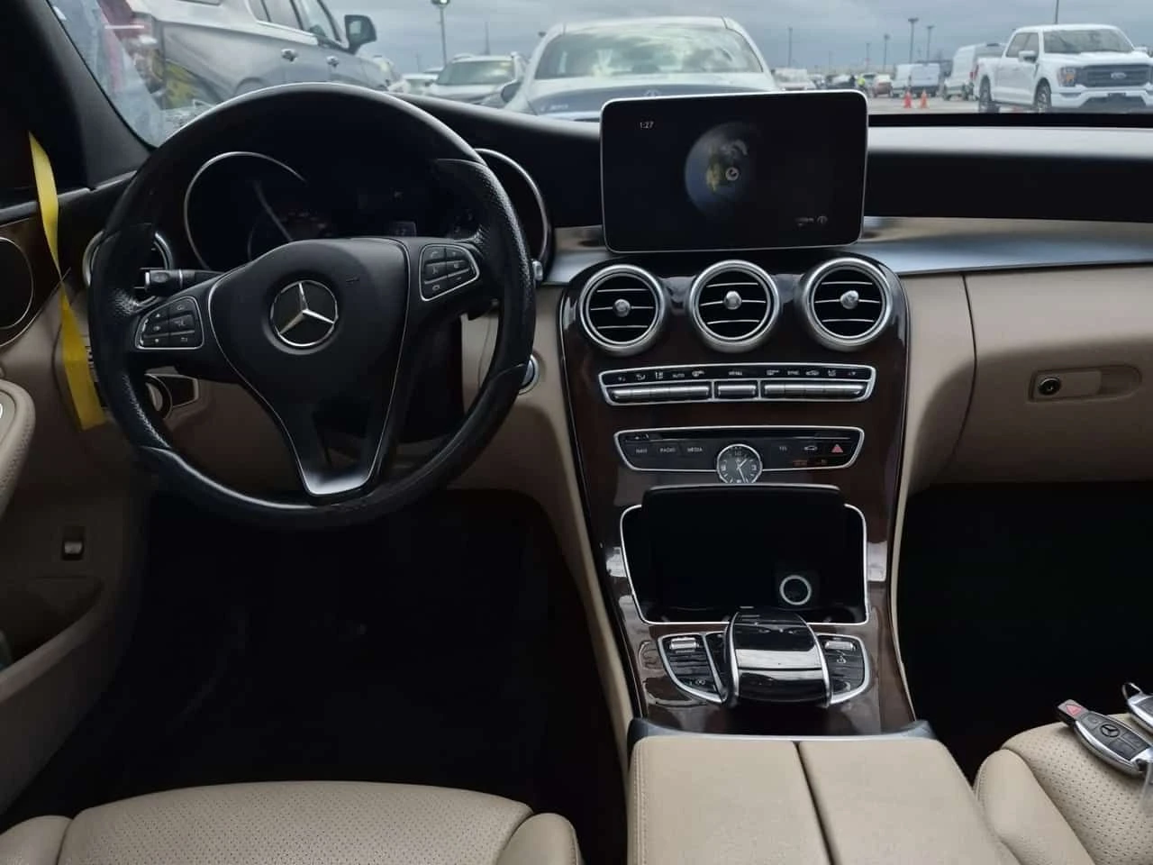 Mercedes-Benz C 300 * CARFAX * ПАНОРАМА * ПОДГРЕВИ * 2 КЛЮЧА, снимка 11 - Автомобили и джипове - 54190201