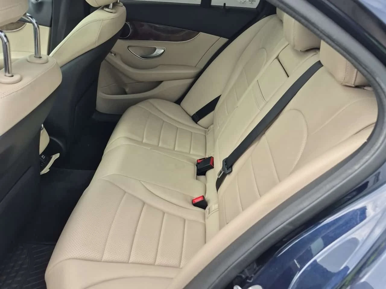 Mercedes-Benz C 300 * CARFAX * ПАНОРАМА * ПОДГРЕВИ * 2 КЛЮЧА, снимка 13 - Автомобили и джипове - 54190201