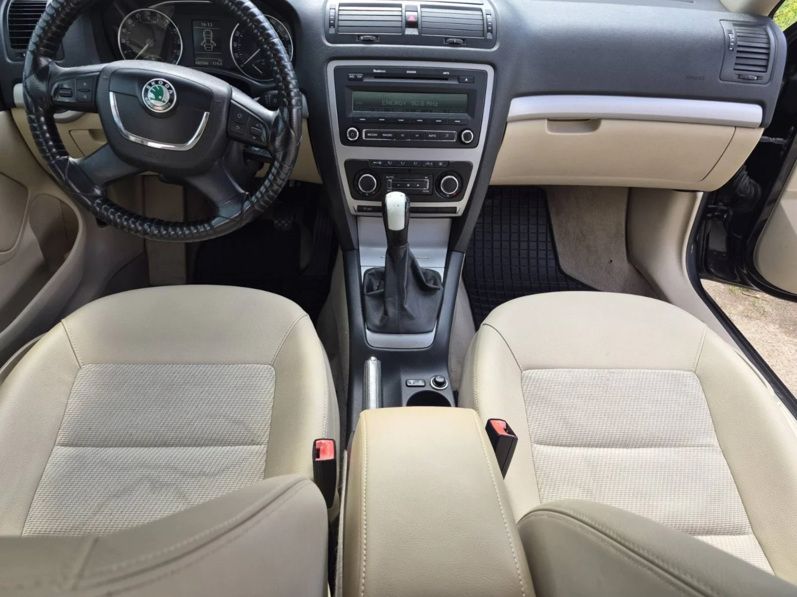 Skoda Octavia 1.9 TDI, снимка 9 - Автомобили и джипове - 54634377