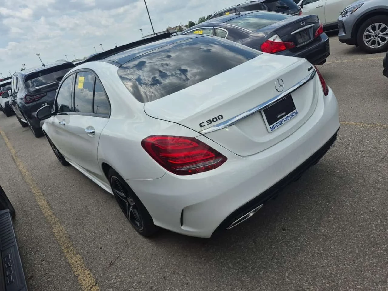 Mercedes-Benz C 300 * CARFAX * БЕЗ ПЪРВОНАЧАЛНА ВНОСКА, снимка 4 - Автомобили и джипове - 55180353