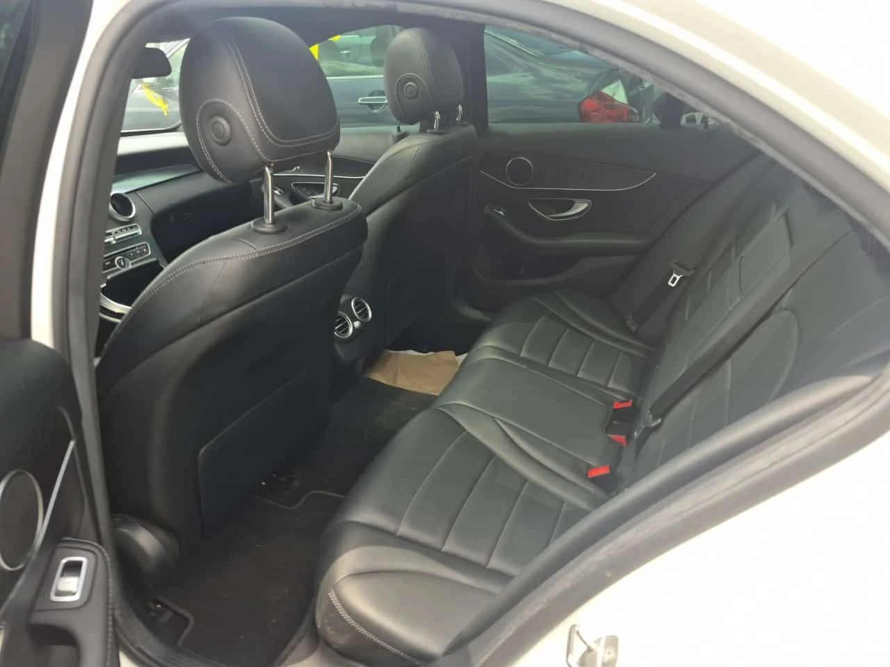 Mercedes-Benz C 300 * CARFAX * БЕЗ ПЪРВОНАЧАЛНА ВНОСКА, снимка 12 - Автомобили и джипове - 55180353
