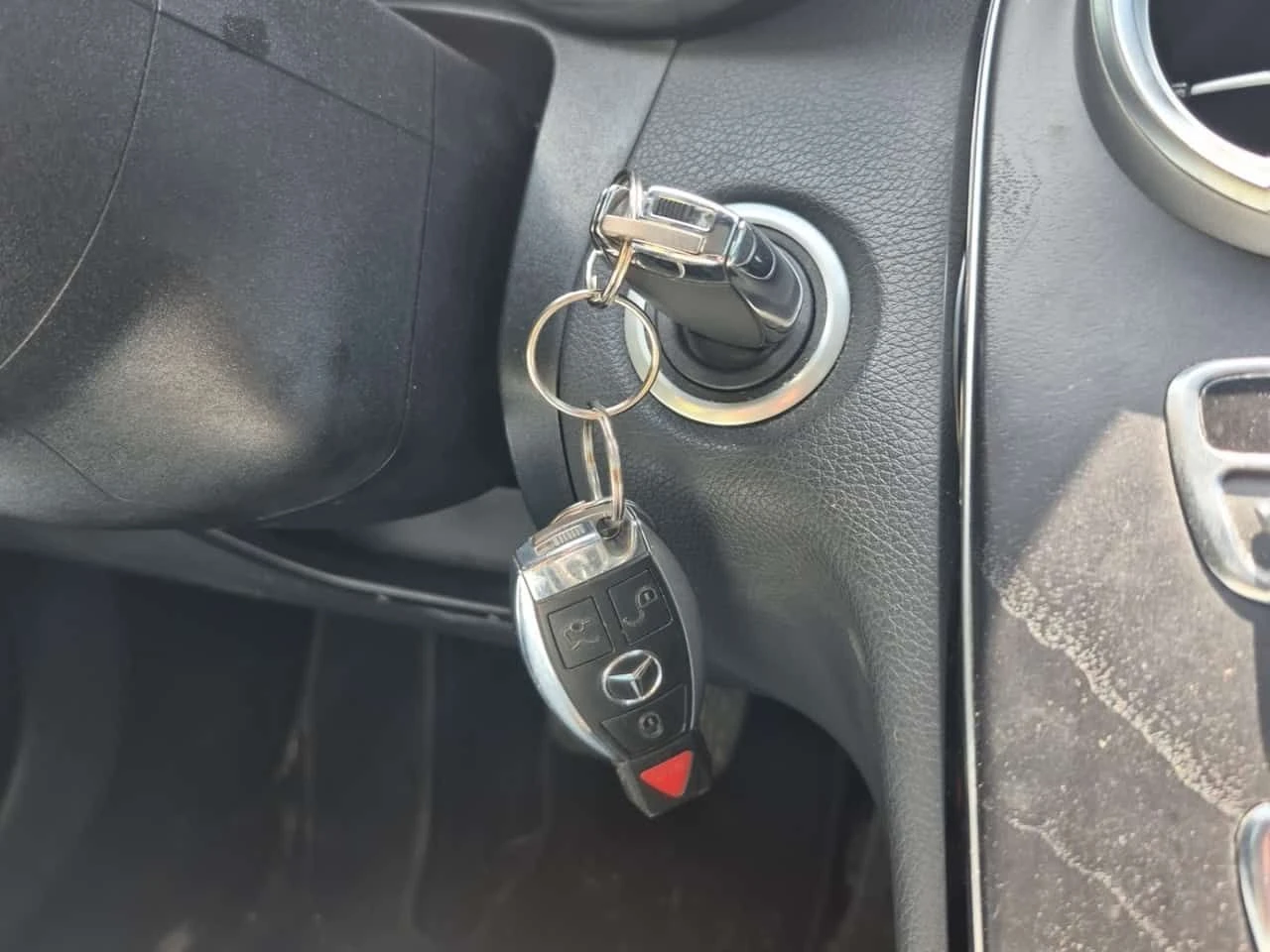 Mercedes-Benz C 300 * CARFAX * БЕЗ ПЪРВОНАЧАЛНА ВНОСКА, снимка 8 - Автомобили и джипове - 55180353