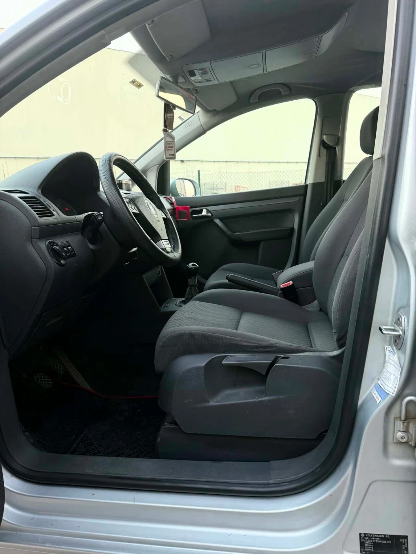 VW Touran 1.9 , снимка 6 - Автомобили и джипове - 55798028