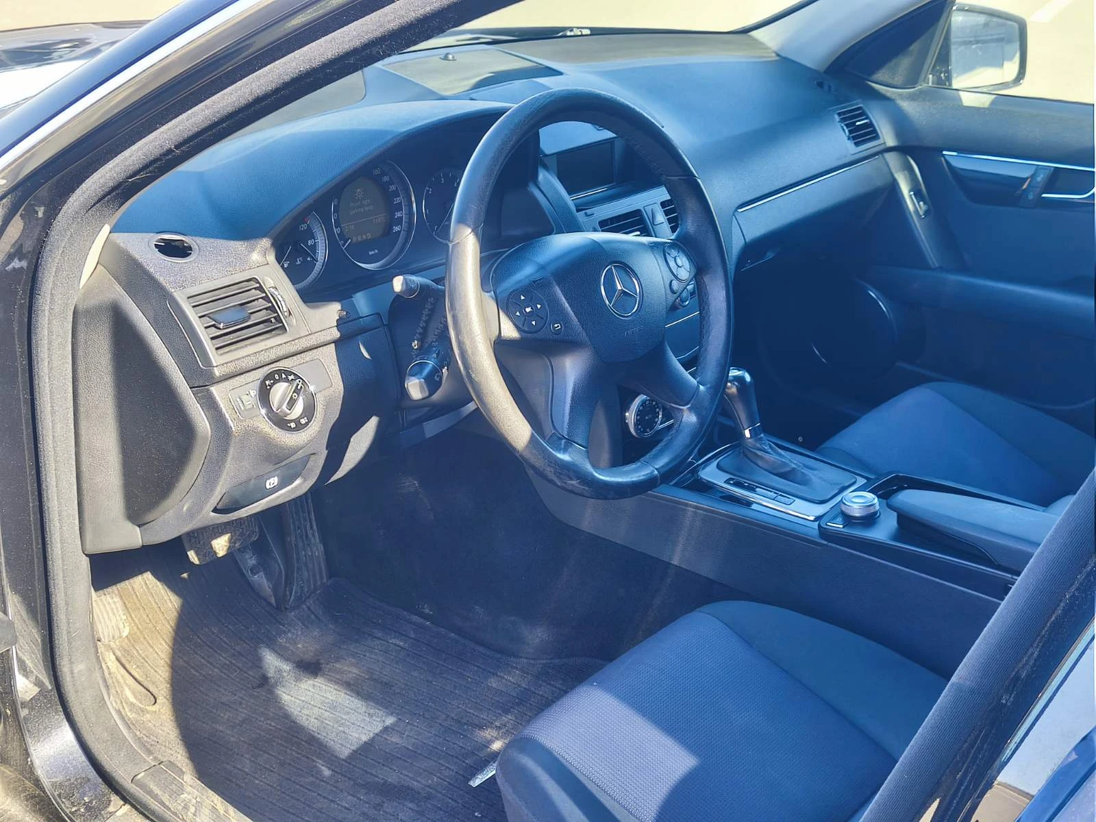 Mercedes-Benz C 220, снимка 8 - Автомобили и джипове - 55830088