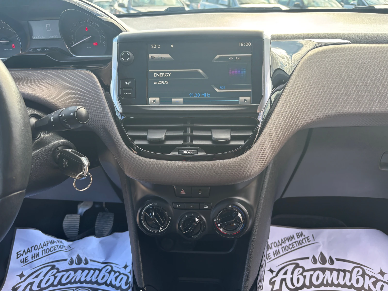 Peugeot 2008 1.2 БЕНЗИН / ПАНОРАМА, снимка 16 - Автомобили и джипове - 56335170