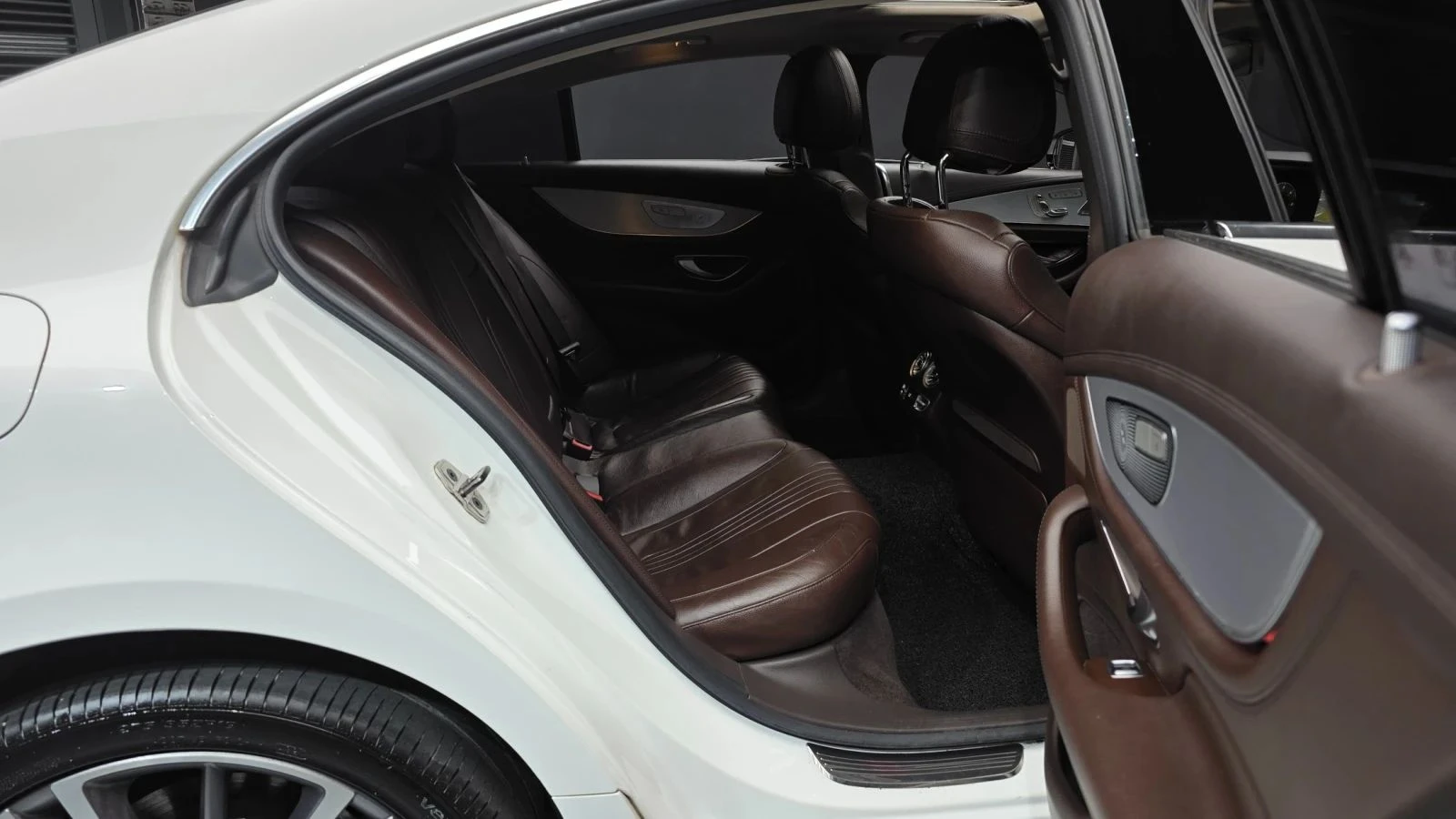Mercedes-Benz CLS 400, снимка 10 - Автомобили и джипове - 56706507