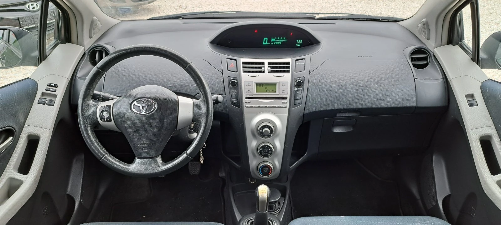 Toyota Yaris 1.4 D4D 90kc Face, снимка 11 - Автомобили и джипове - 56726585