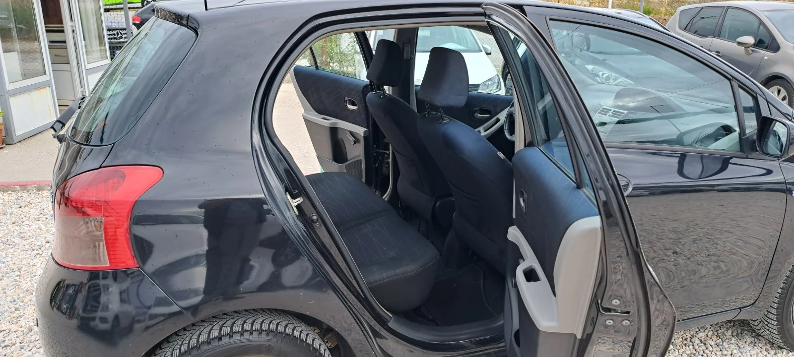 Toyota Yaris 1.4 D4D 90kc Face, снимка 15 - Автомобили и джипове - 56726585