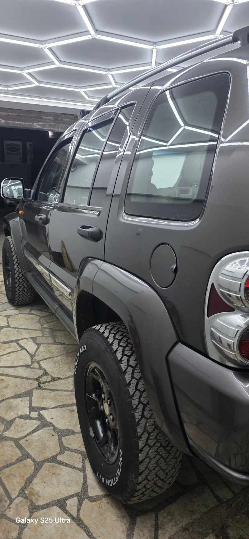 Jeep Cherokee Liberty kj, снимка 3 - Автомобили и джипове - 52517700