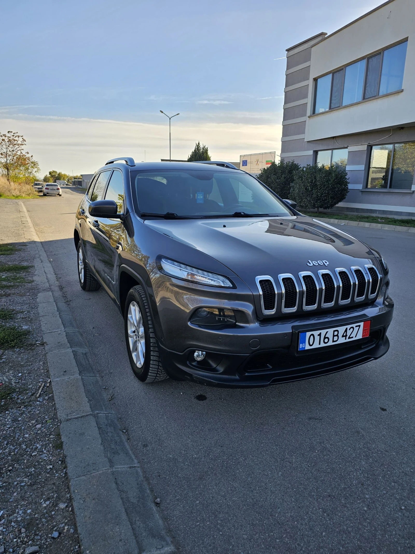 Jeep Cherokee LONGITUDE 4x4 2.0-MJet 6ск. - изображение 3