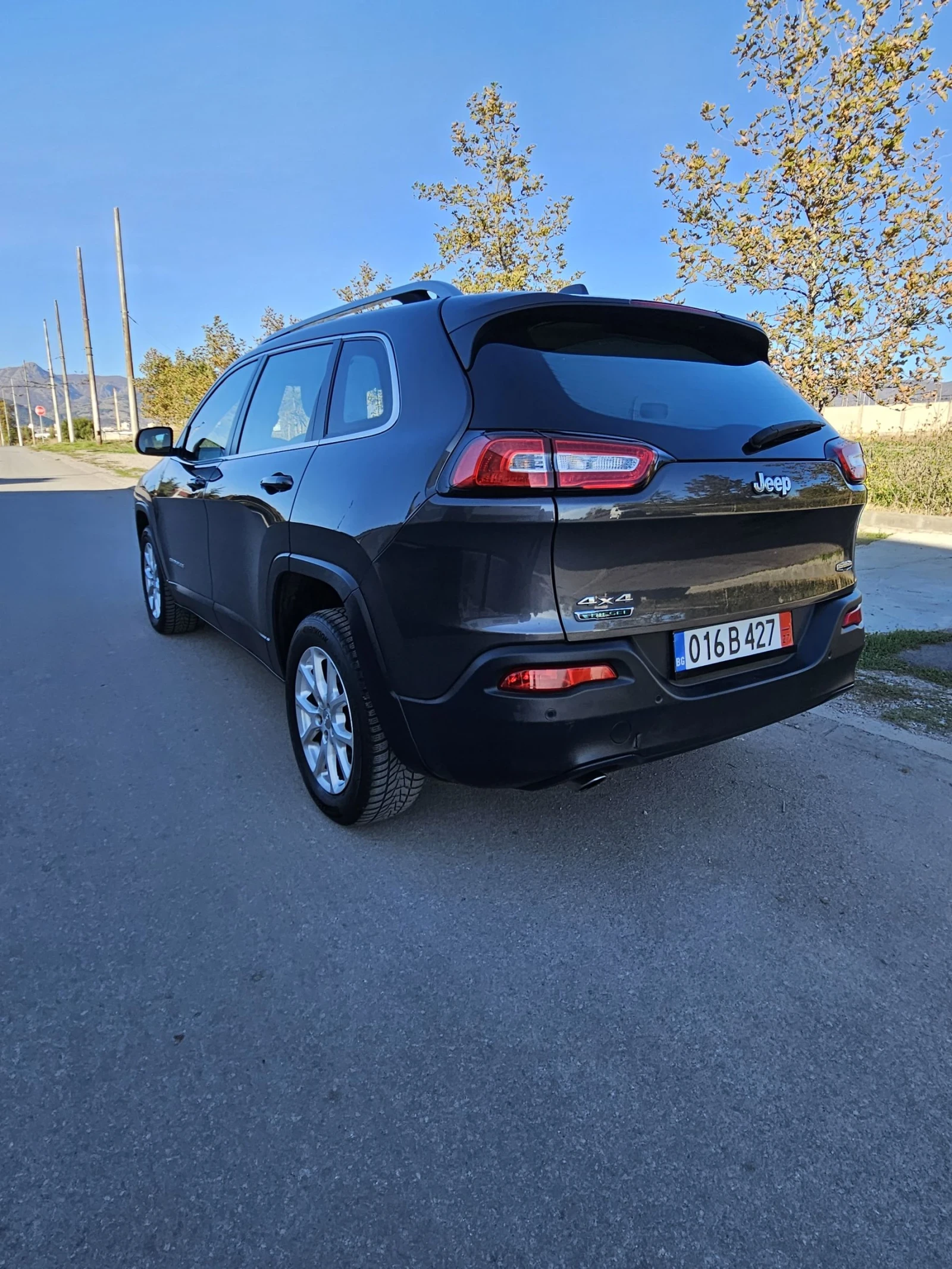 Jeep Cherokee LONGITUDE 4x4 2.0-MJet 6ск. - изображение 4