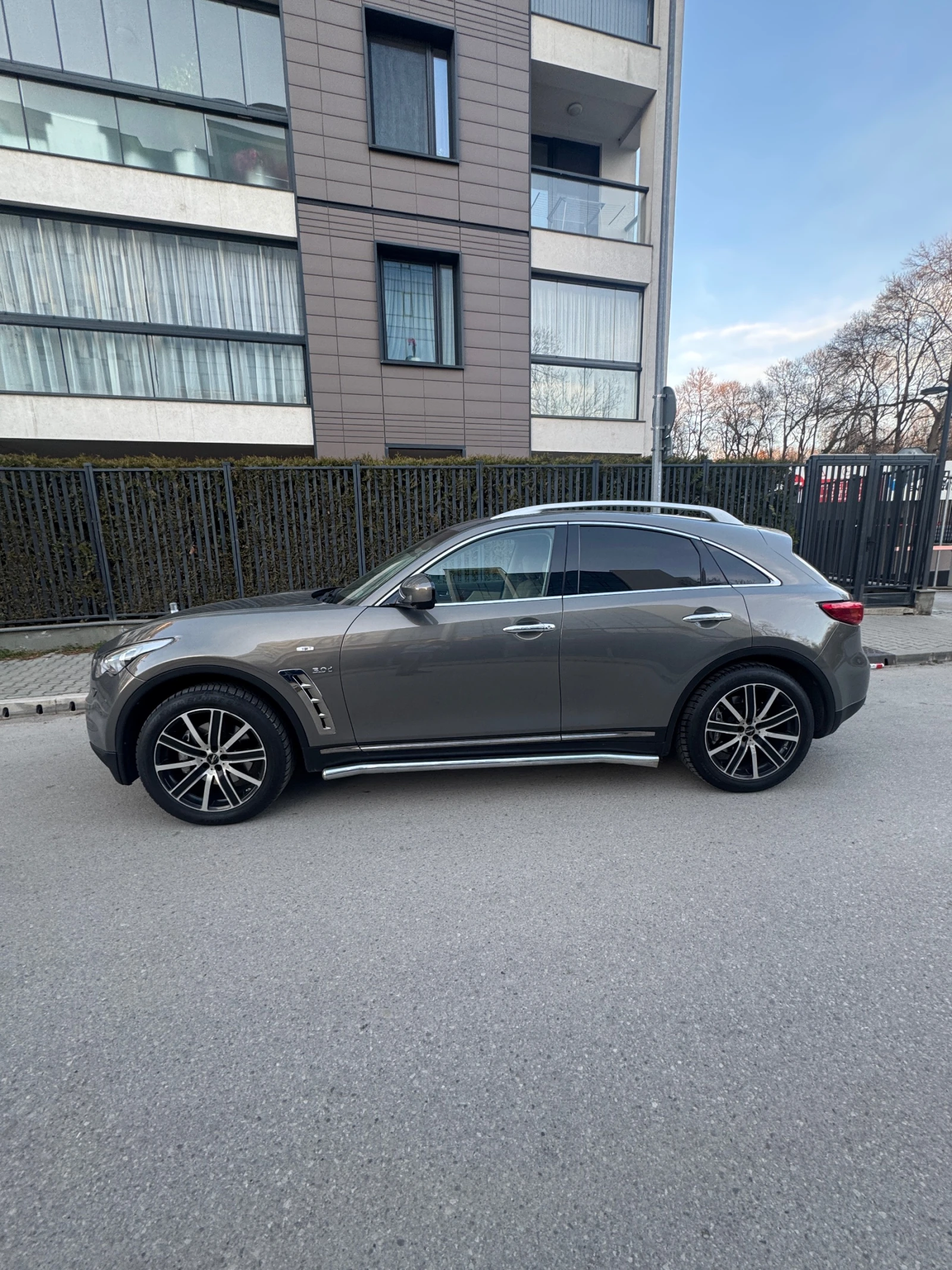 Infiniti QX70, снимка 3 - Автомобили и джипове - 53773149