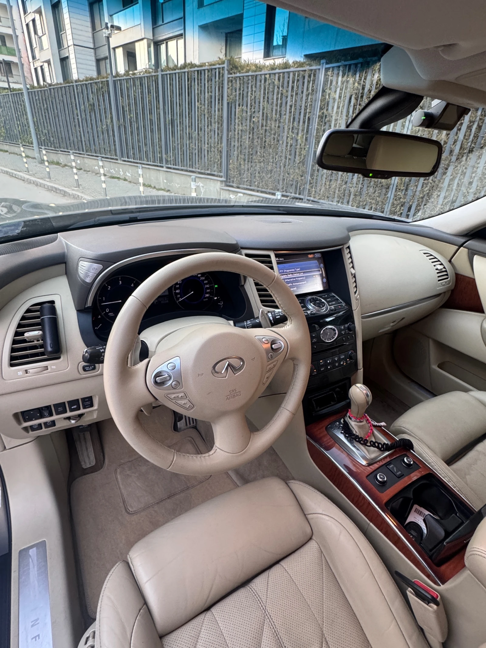 Infiniti QX70, снимка 6 - Автомобили и джипове - 53773149