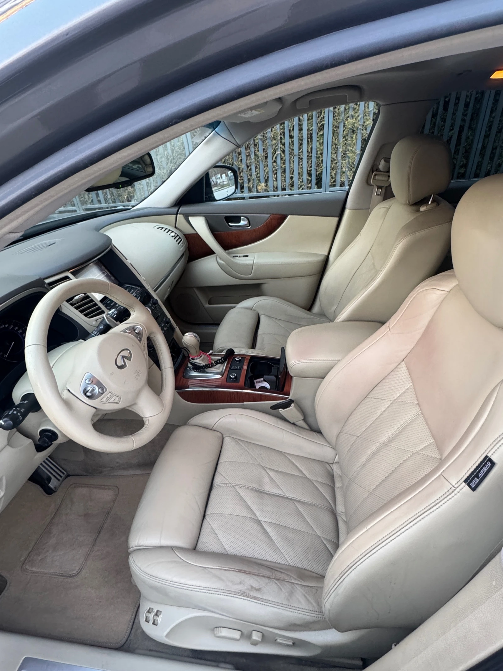 Infiniti QX70, снимка 7 - Автомобили и джипове - 53773149