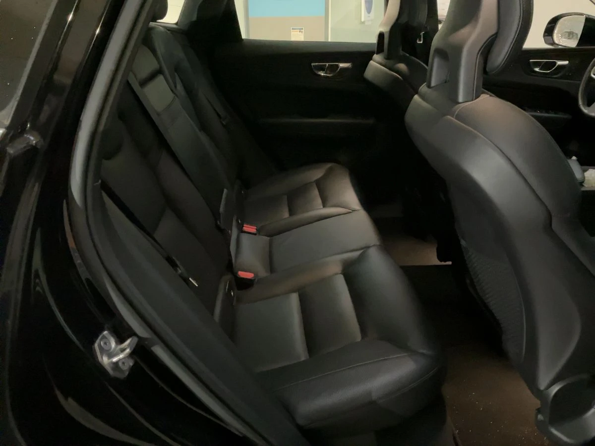 Volvo XC60 D5/Inscription/AWD/235кс/Панорама, снимка 10 - Автомобили и джипове - 53894589