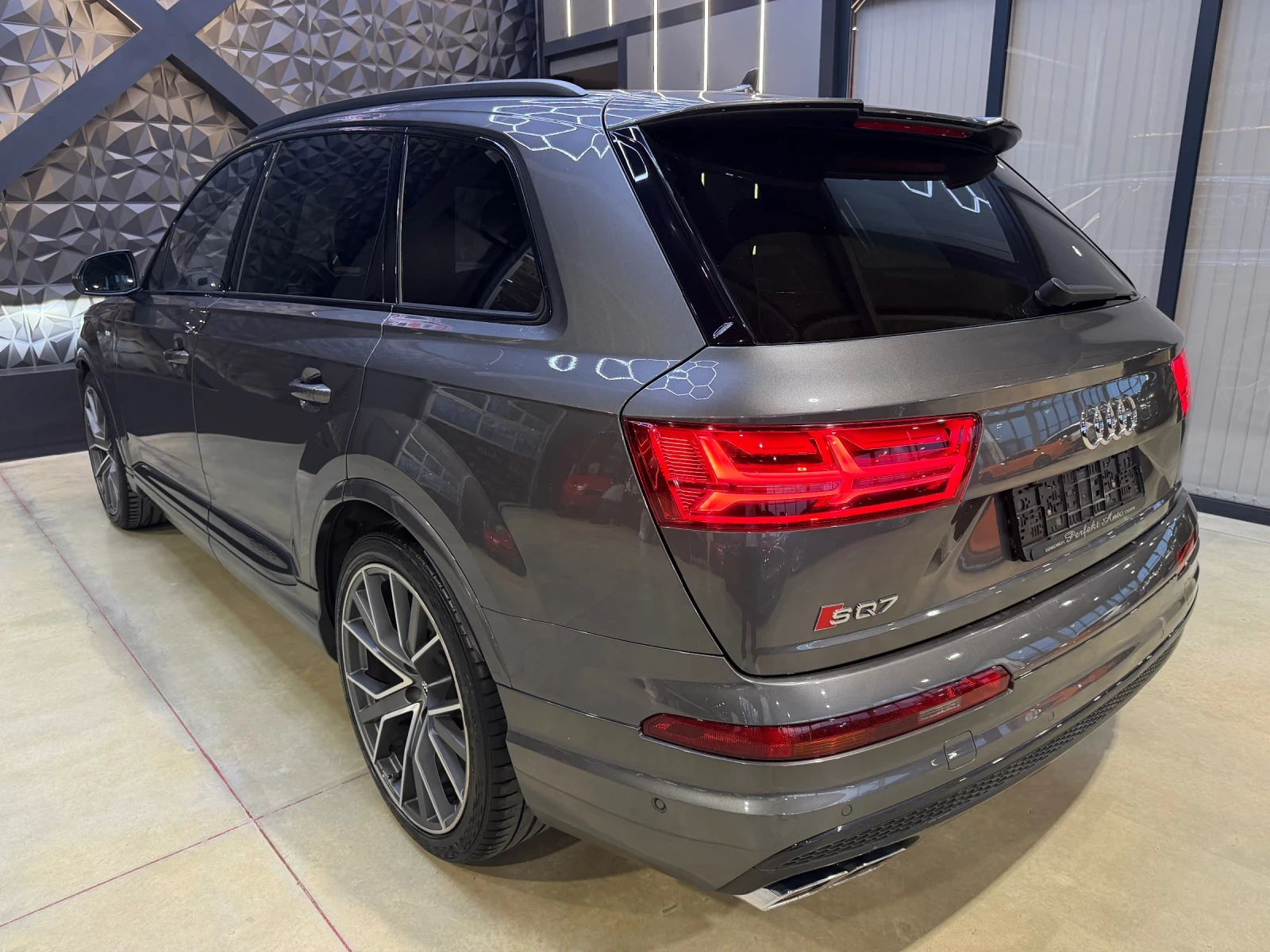 Audi SQ7 QUATTRO* BOSE* HEAD UP* ПАНОРАМА* КАРБОН* , снимка 3 - Автомобили и джипове - 54220614