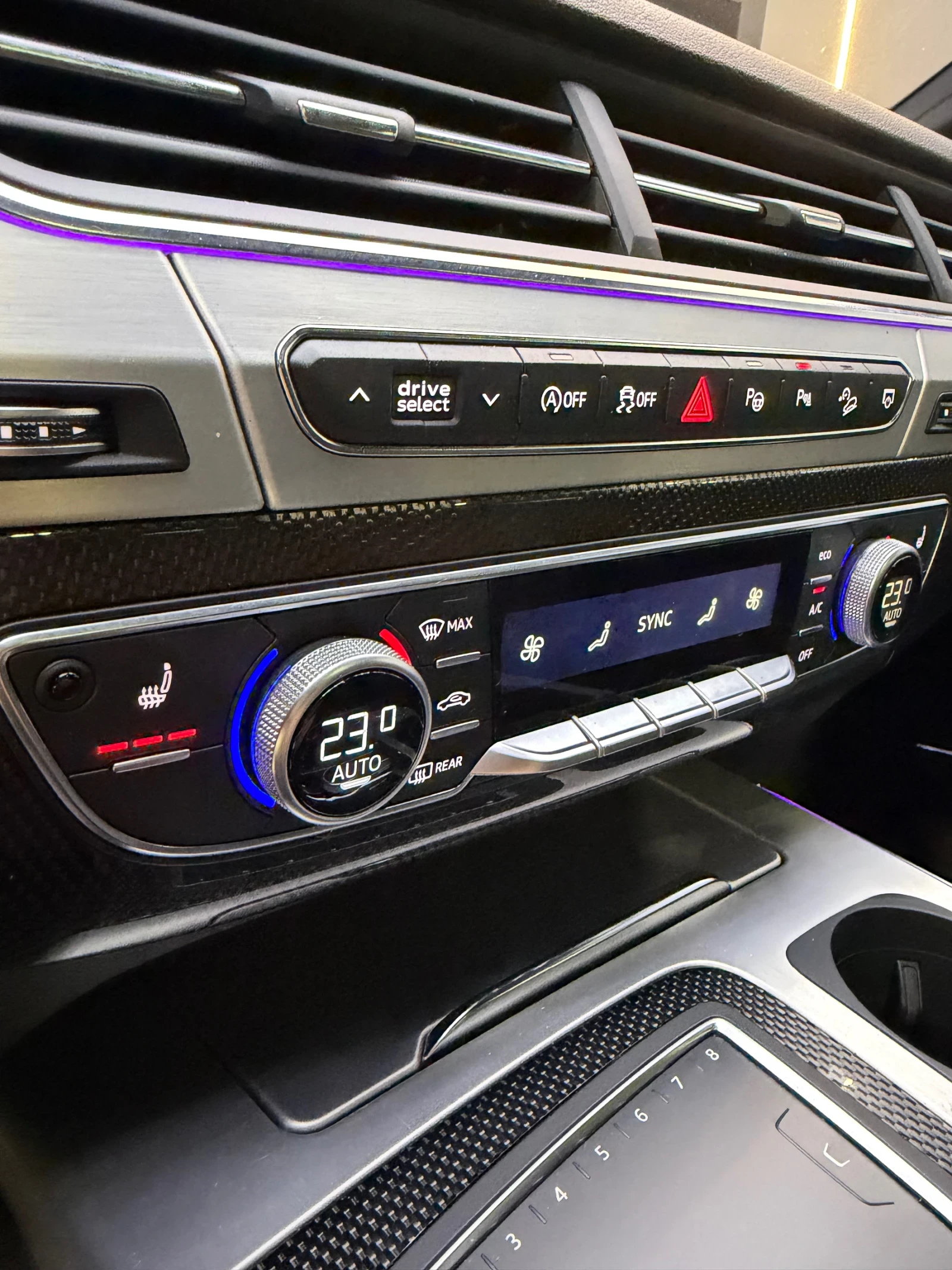 Audi SQ7 QUATTRO* BOSE* HEAD UP* ПАНОРАМА* КАРБОН* , снимка 10 - Автомобили и джипове - 54220614