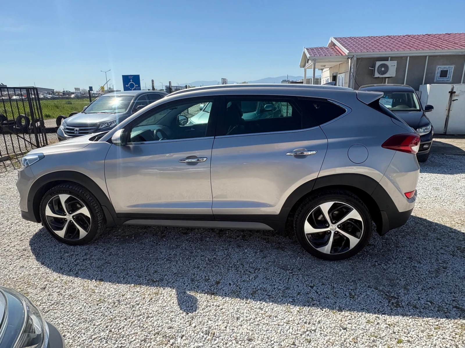 Hyundai Tucson, снимка 3 - Автомобили и джипове - 54693388