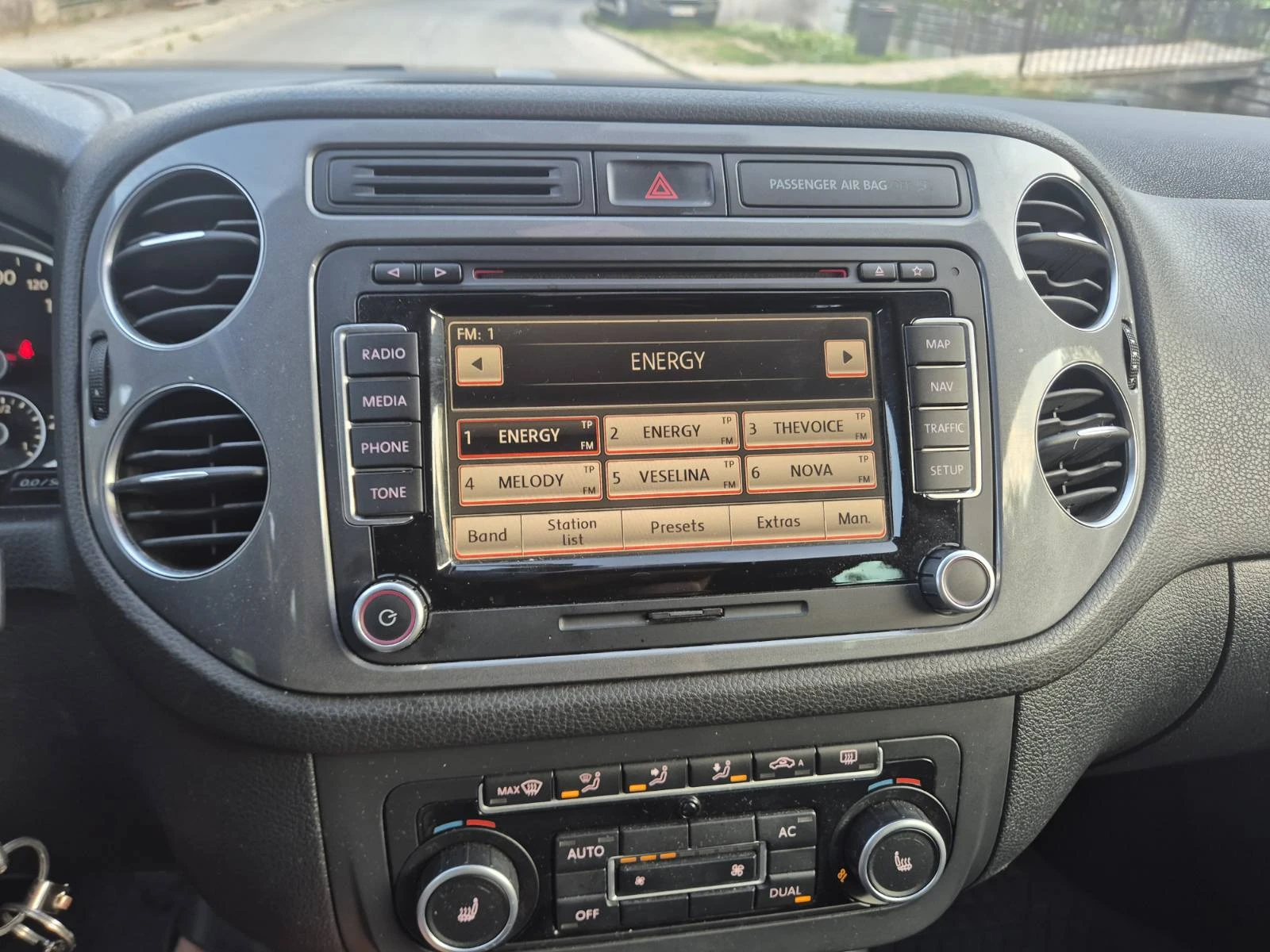 VW Tiguan 2.0TDI;TOP;NAVI;Кожа;4x4, снимка 10 - Автомобили и джипове - 56107609