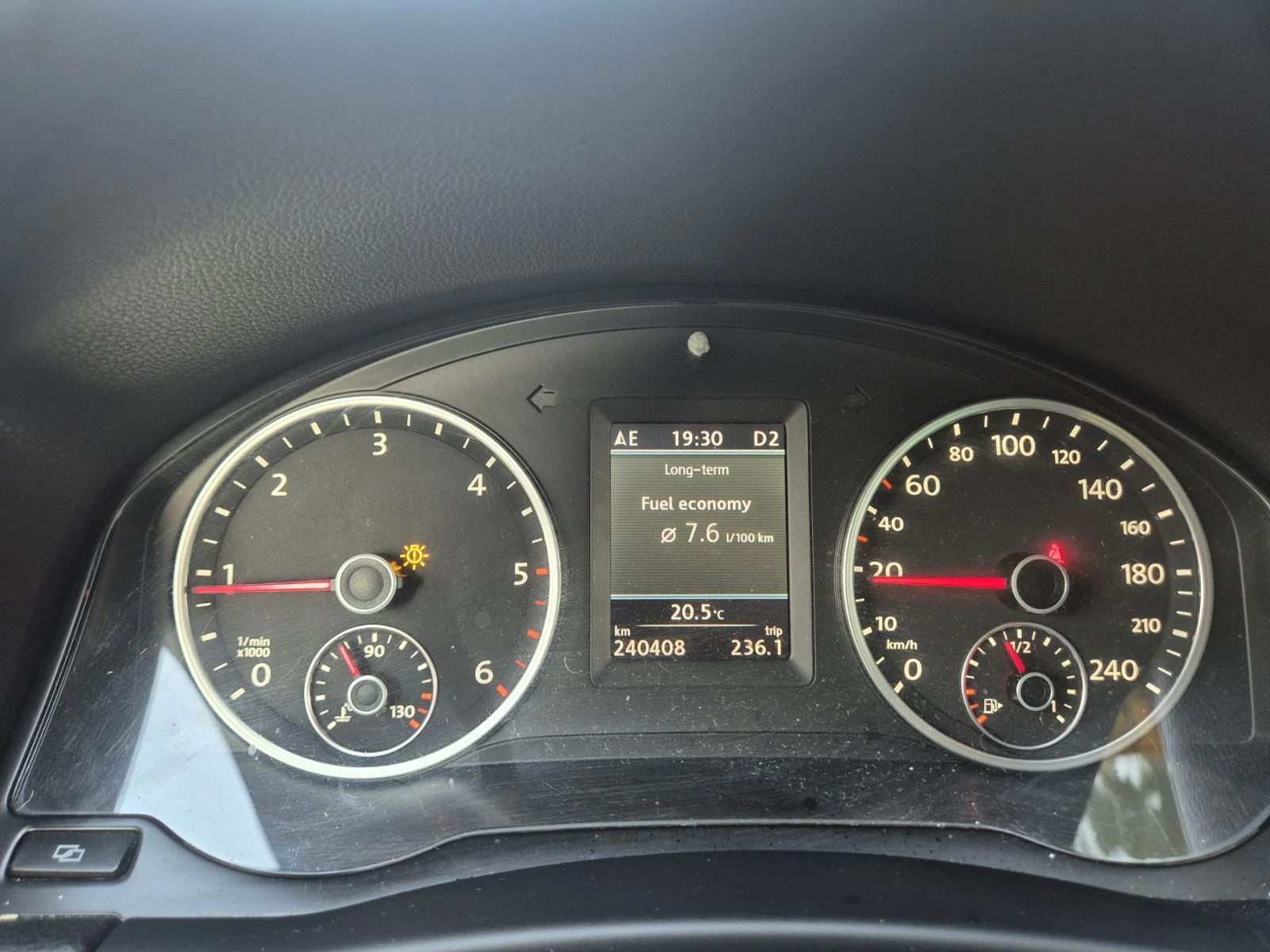 VW Tiguan 2.0TDI;TOP;NAVI;Кожа;4x4, снимка 9 - Автомобили и джипове - 56107609