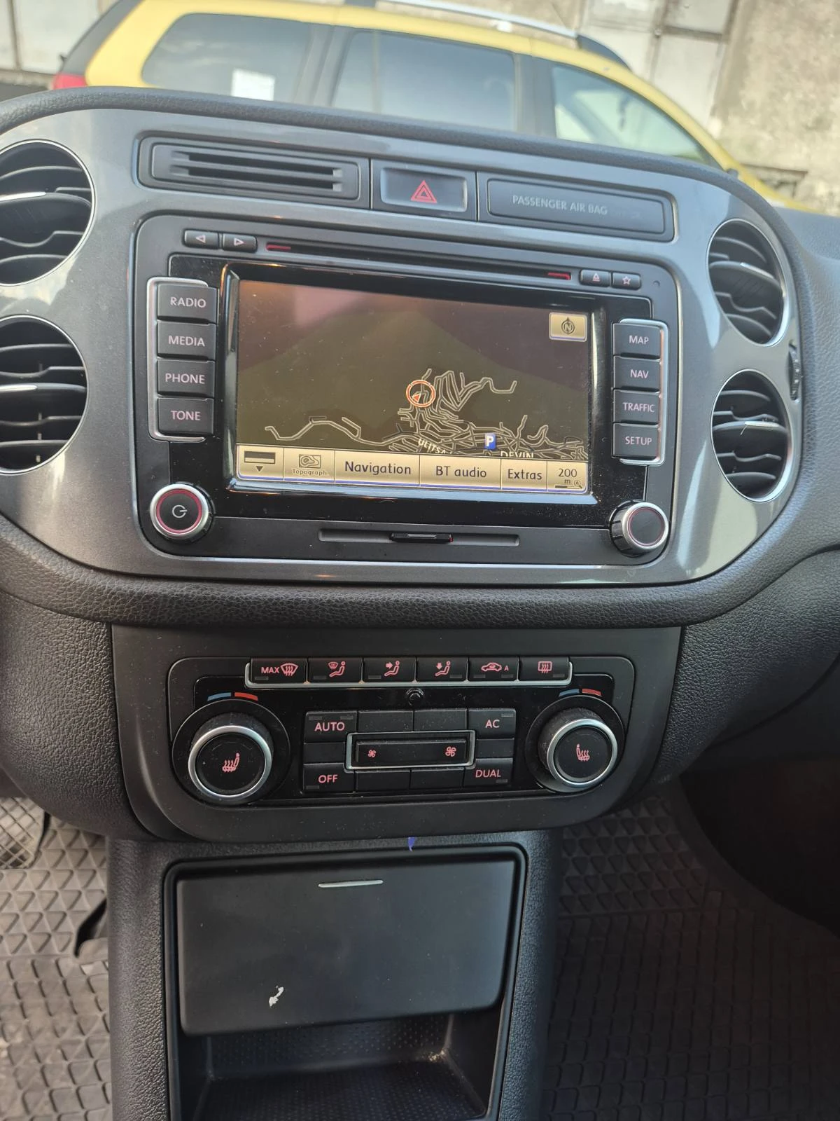 VW Tiguan 2.0TDI;TOP;NAVI;Кожа;4x4, снимка 15 - Автомобили и джипове - 56107609