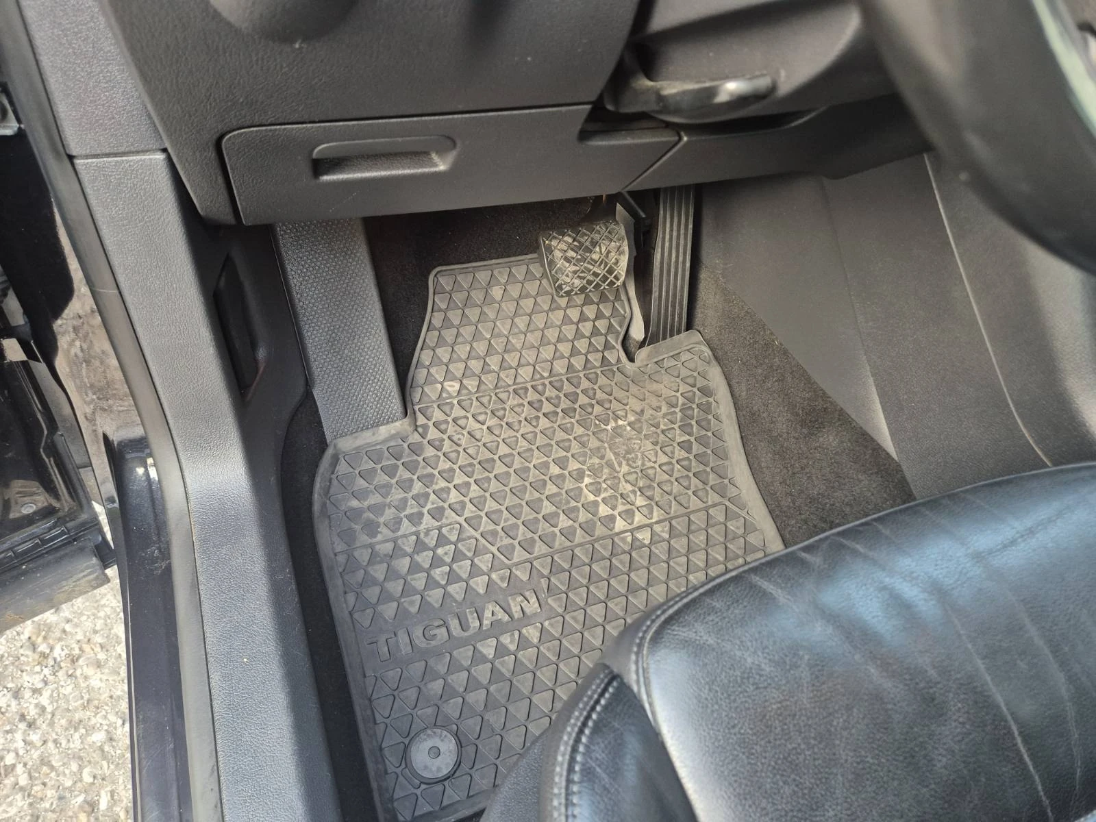 VW Tiguan 2.0TDI;TOP;NAVI;Кожа;4x4, снимка 11 - Автомобили и джипове - 56107609