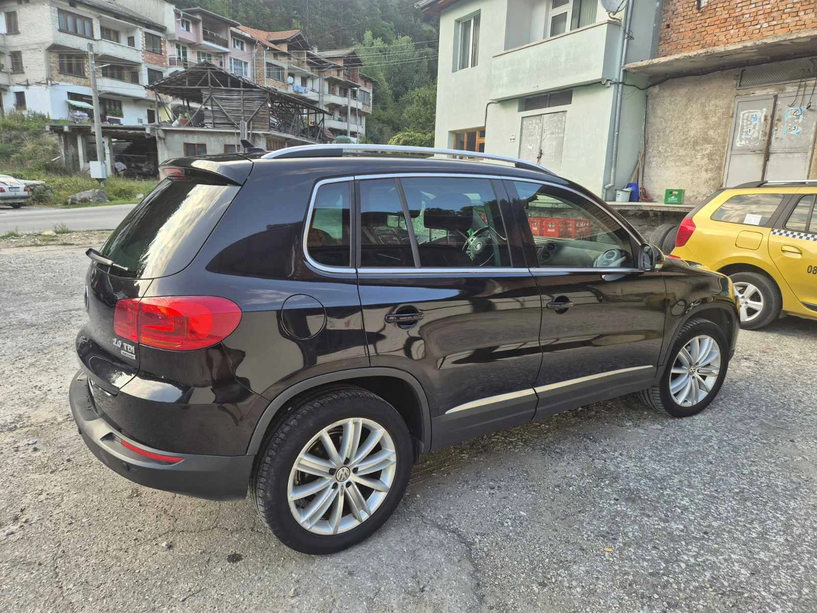 VW Tiguan 2.0TDI;TOP;NAVI;Кожа;4x4, снимка 3 - Автомобили и джипове - 56107609