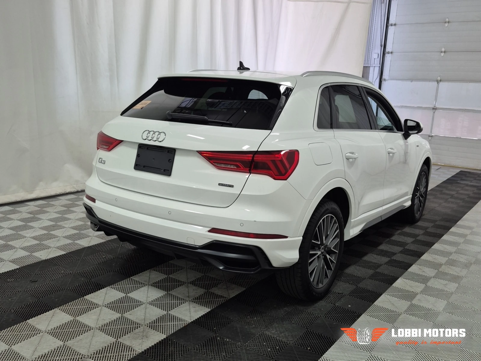 Audi Q3, снимка 3 - Автомобили и джипове - 56128950