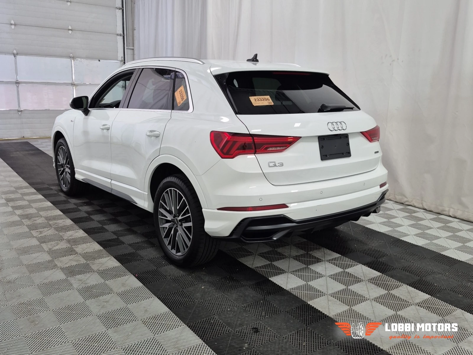 Audi Q3, снимка 4 - Автомобили и джипове - 56128950