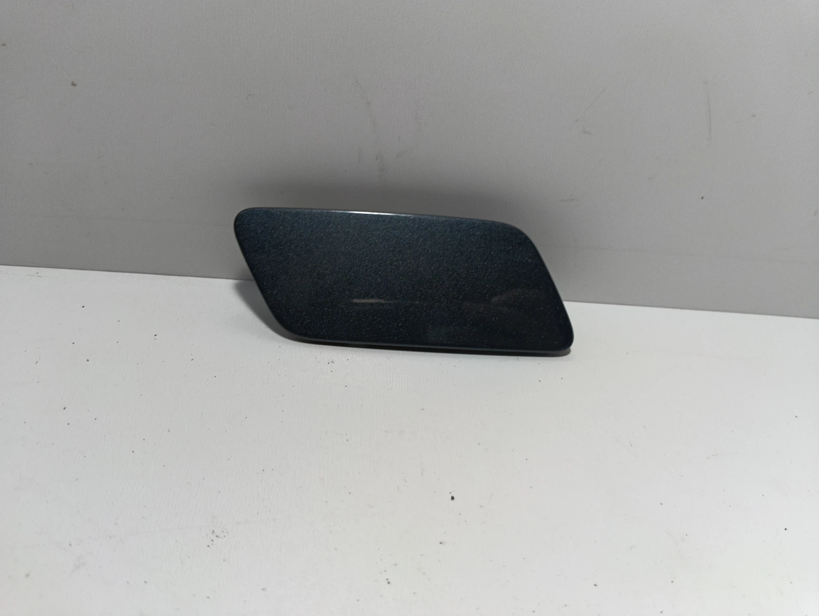 капаче пръскалка предна броня дясно 3C9955110A VW Passat CC