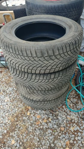 Гуми Зимни 215/60R16, снимка 1 - Гуми и джанти - 47398766