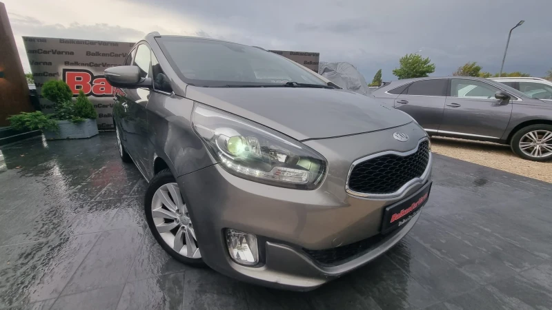 Kia Carens 1.7 CRDI, снимка 3 - Автомобили и джипове - 47313550