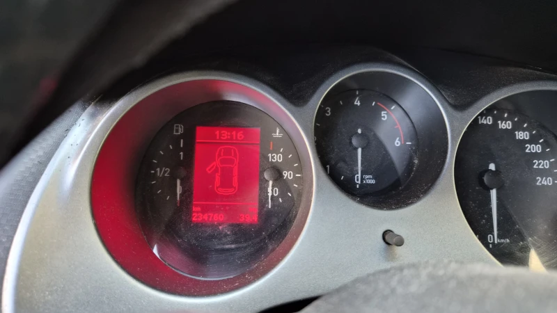 Seat Altea XL 1.9 TDI, снимка 11 - Автомобили и джипове - 51550033