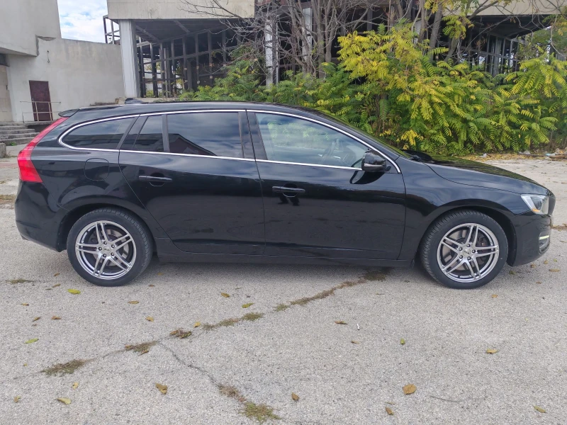 Volvo V60 2.4 D6 PLUG IN HYBRID 4X4, снимка 4 - Автомобили и джипове - 52437675