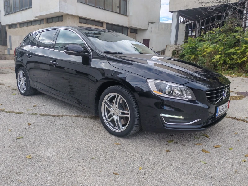 Volvo V60 2.4 D6 PLUG IN HYBRID 4X4, снимка 3 - Автомобили и джипове - 52437675