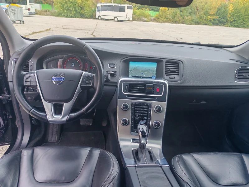 Volvo V60 2.4 D6 PLUG IN HYBRID 4X4, снимка 12 - Автомобили и джипове - 52437675