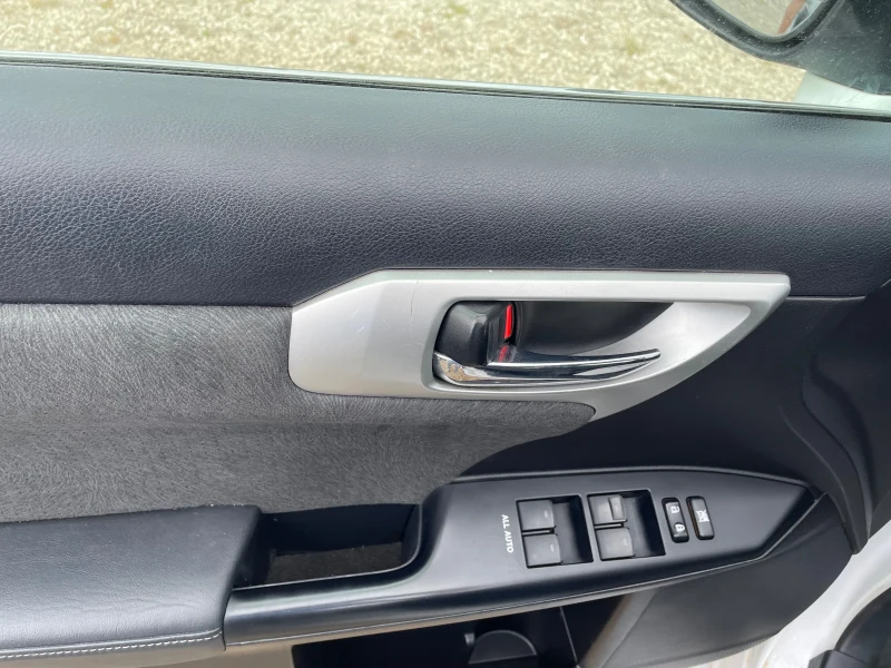 Lexus CT 200h, снимка 12 - Автомобили и джипове - 52524439