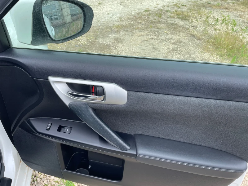 Lexus CT 200h, снимка 10 - Автомобили и джипове - 52524439