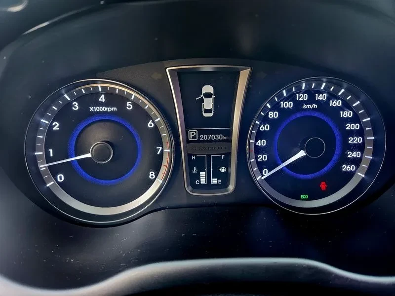 Hyundai Grandeur 2.4, снимка 15 - Автомобили и джипове - 54625790