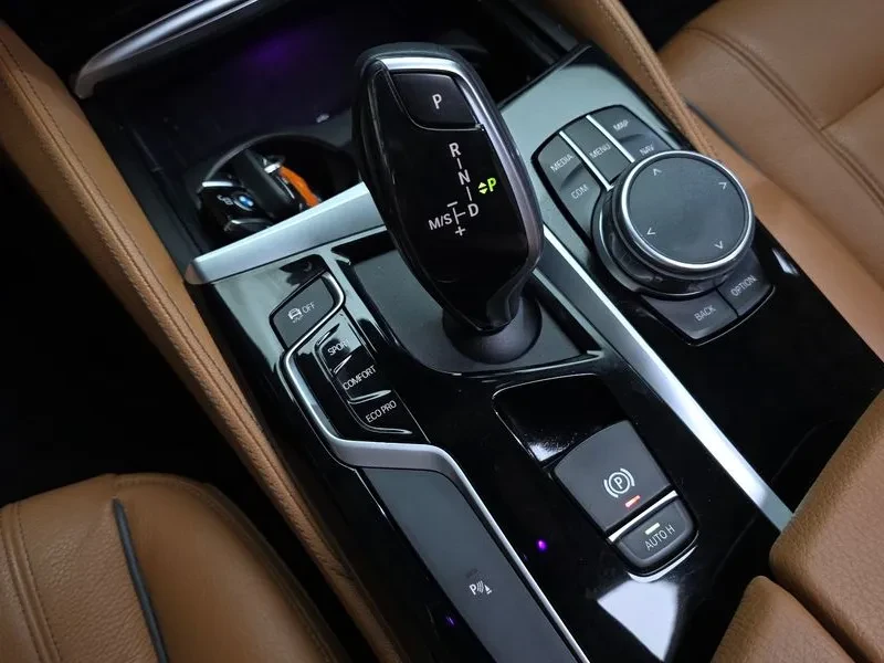 BMW 520 Luxury, снимка 9 - Автомобили и джипове - 56070700