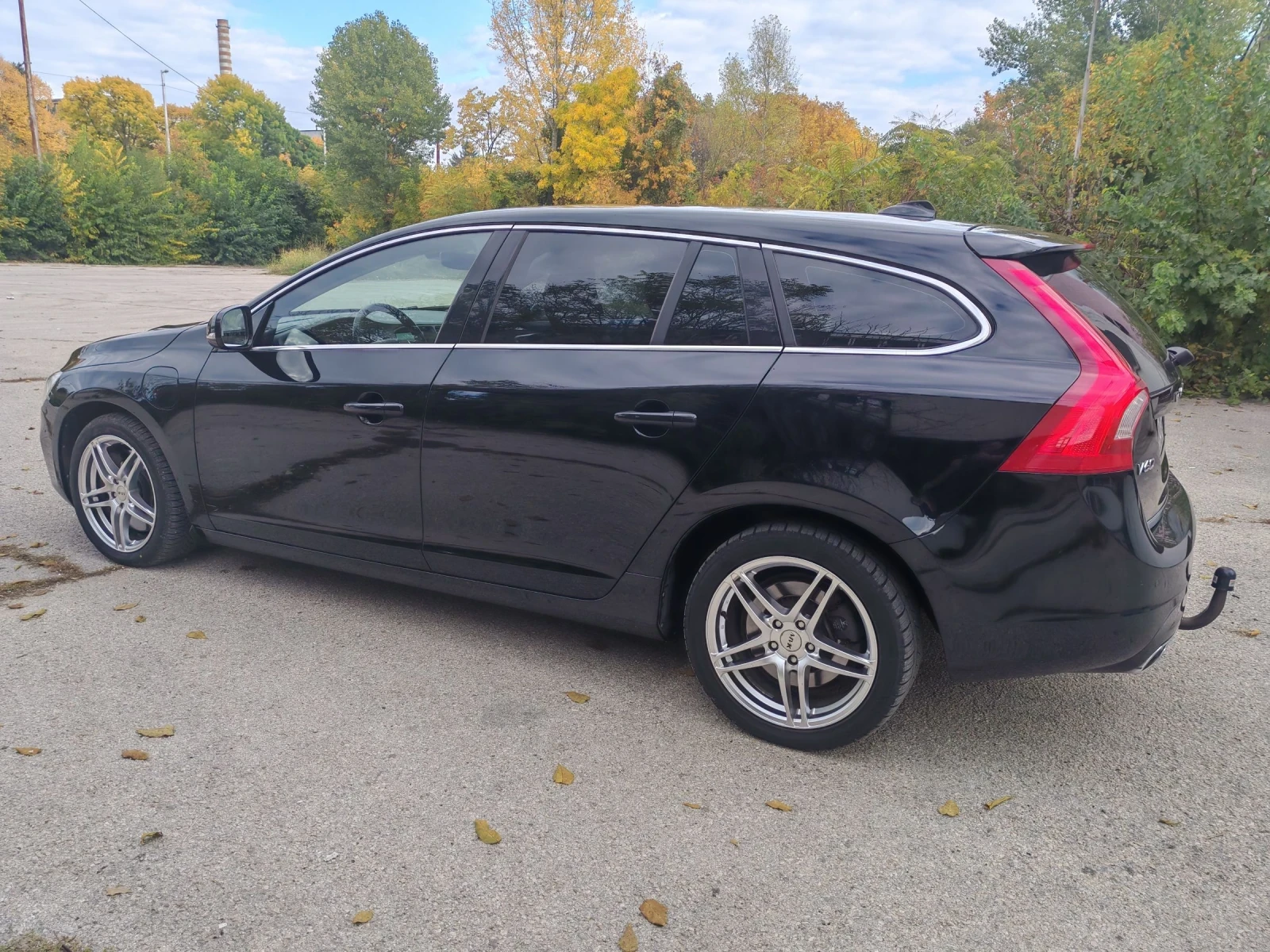 Volvo V60 2.4 D6 PLUG IN HYBRID 4X4 - изображение 8