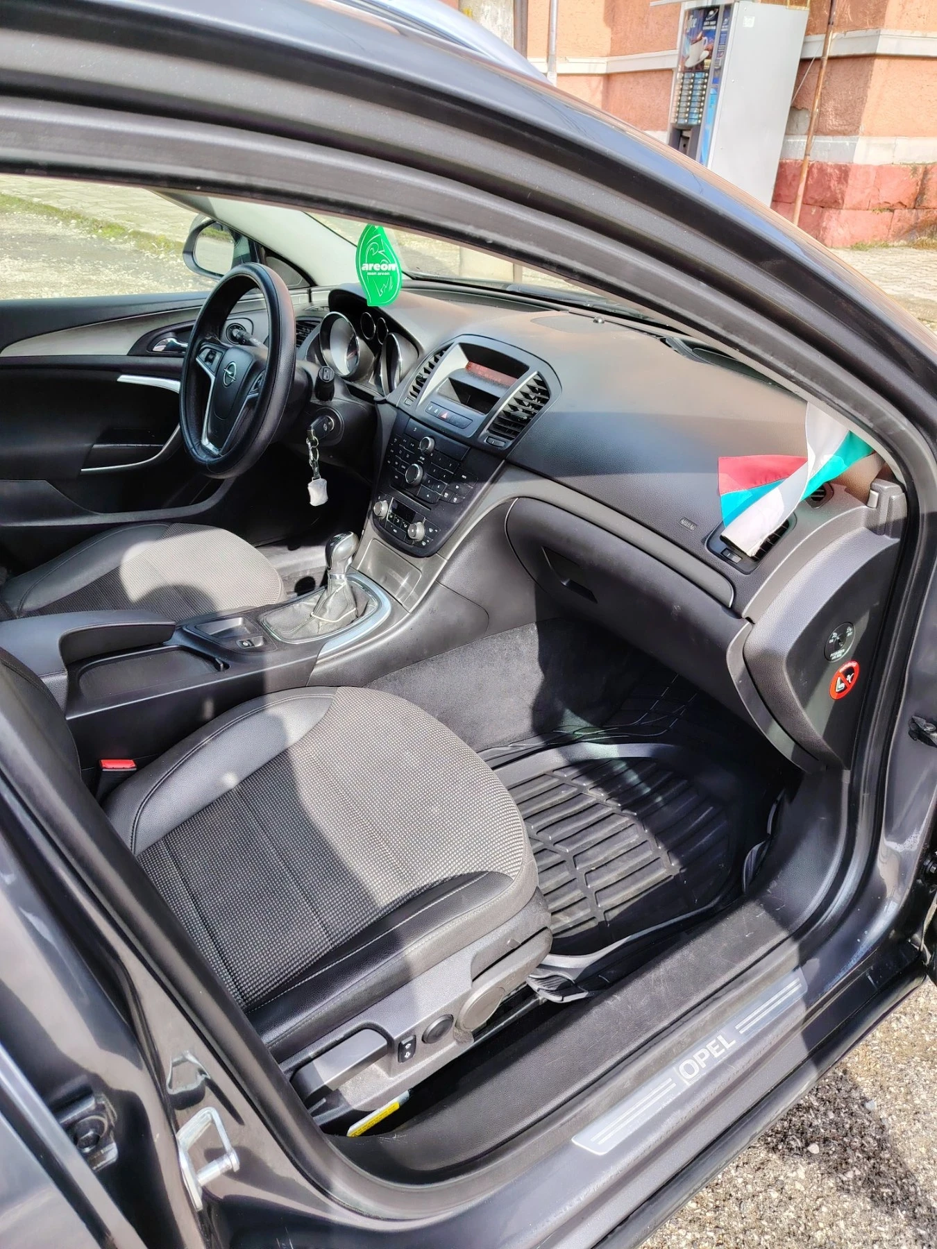 Opel Insignia, снимка 9 - Автомобили и джипове - 53403747