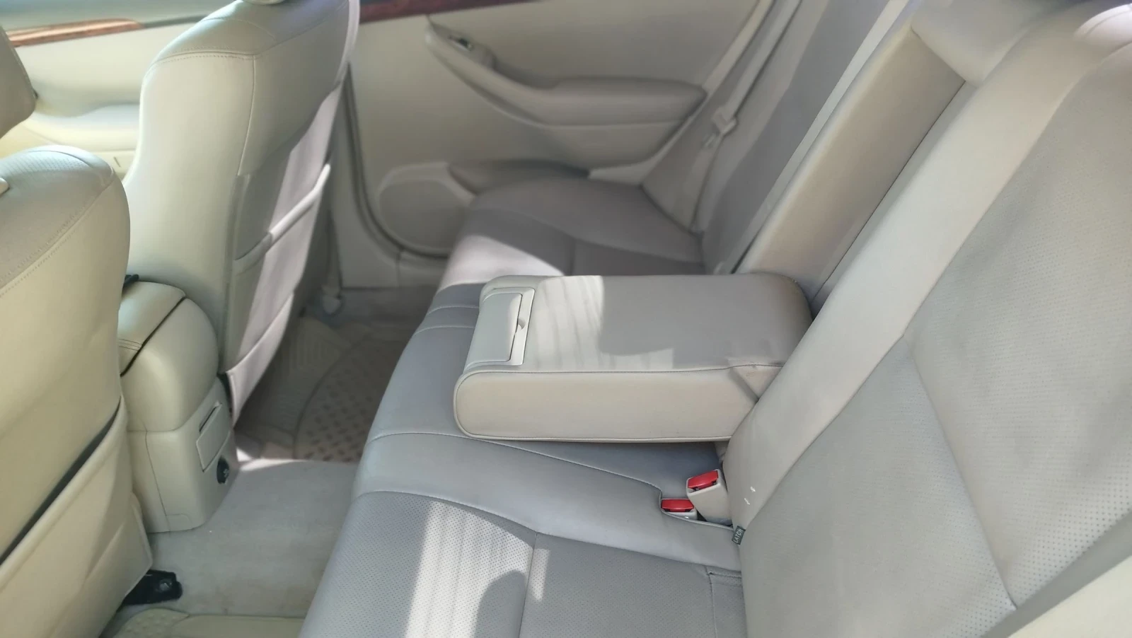 Toyota Avensis Avensis 2.0 D4D 116кс., снимка 10 - Автомобили и джипове - 54725640