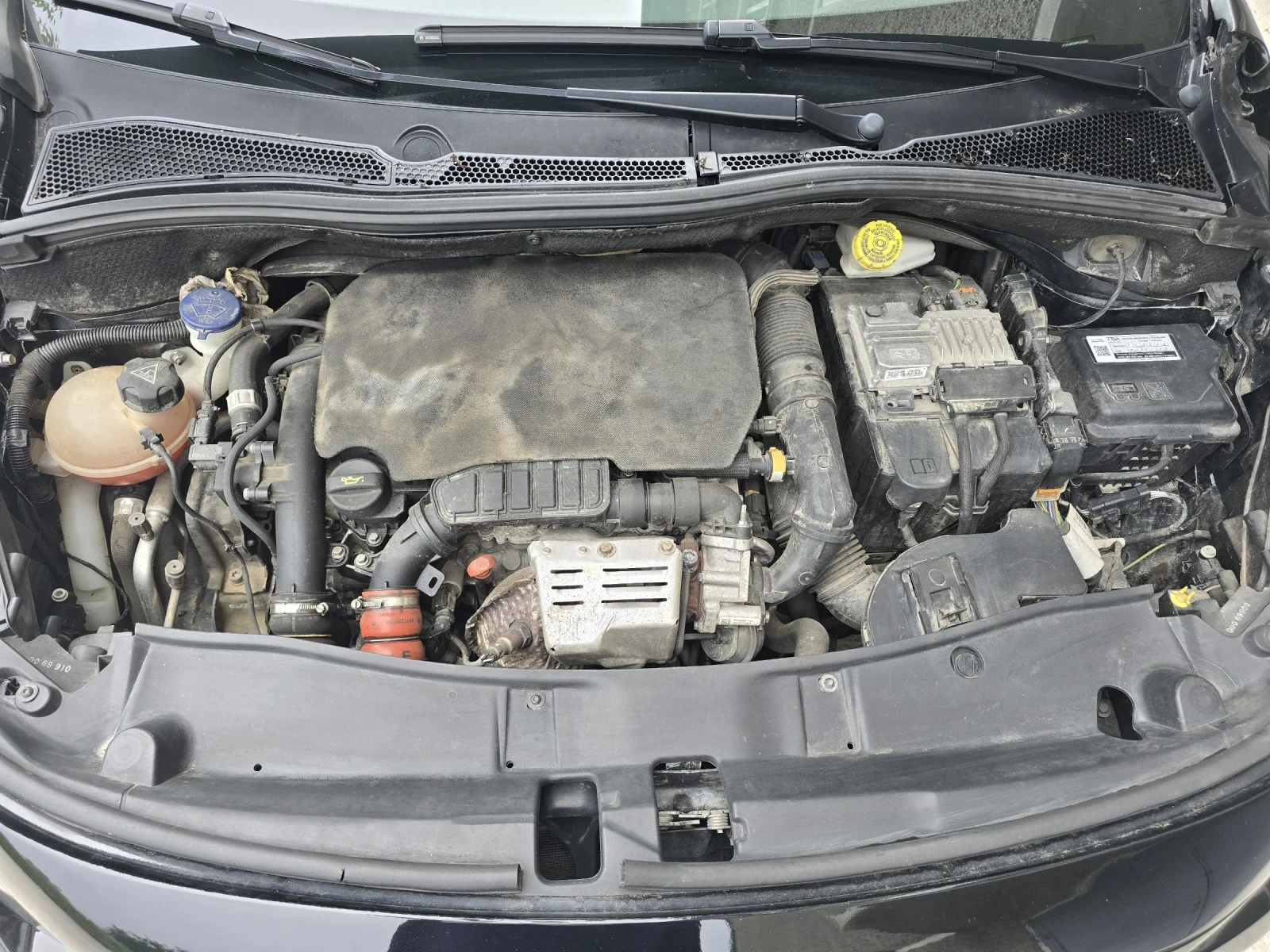 Peugeot 2008 GT Line, снимка 5 - Автомобили и джипове - 54802747