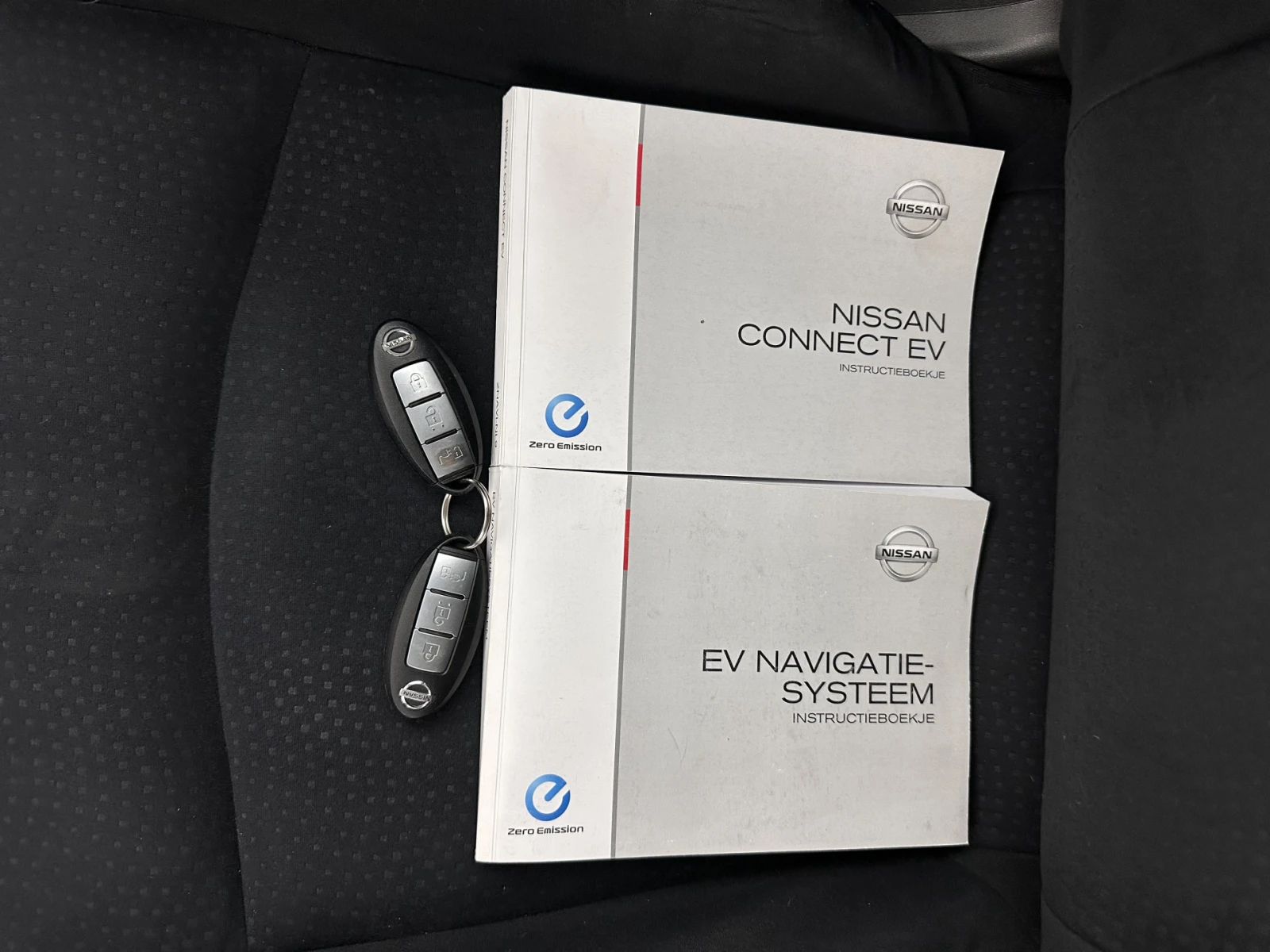 Nissan Leaf  Acenta 11/12 bars, снимка 16 - Автомобили и джипове - 55079292