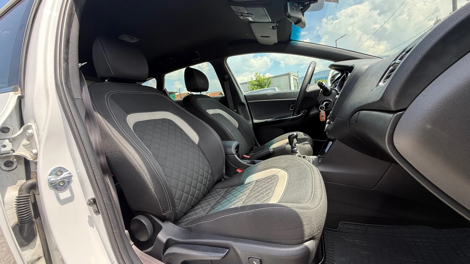 Kia Ceed 1.6CRDi* GT-Line* Navi* Camera* Heated(All)* , снимка 13 - Автомобили и джипове - 55101332