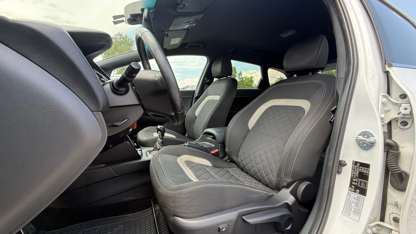 Kia Ceed 1.6CRDi* GT-Line* Navi* Camera* Heated(All)* , снимка 9 - Автомобили и джипове - 55101332