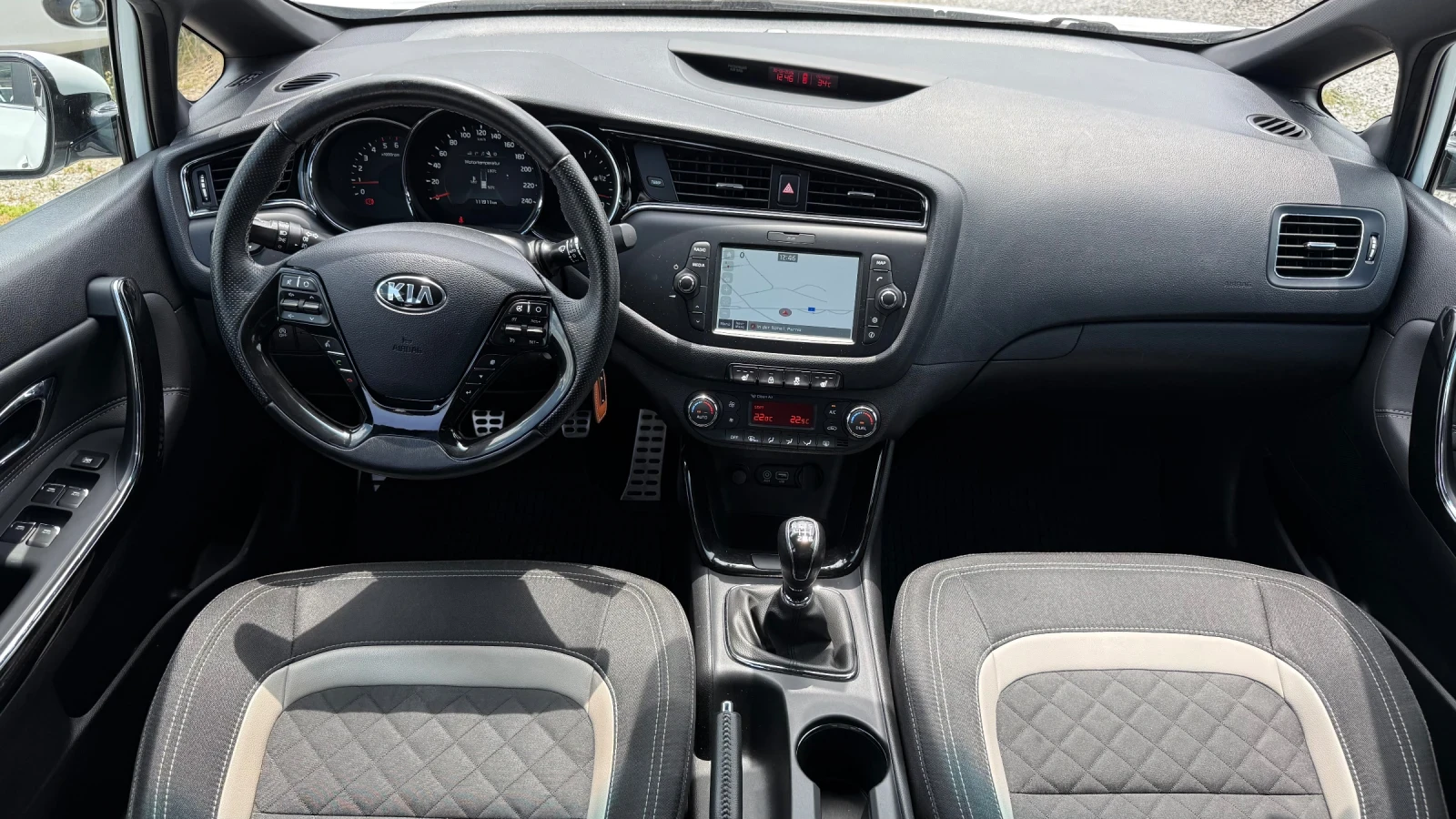 Kia Ceed 1.6CRDi* GT-Line* Navi* Camera* Heated(All)* , снимка 10 - Автомобили и джипове - 55101332