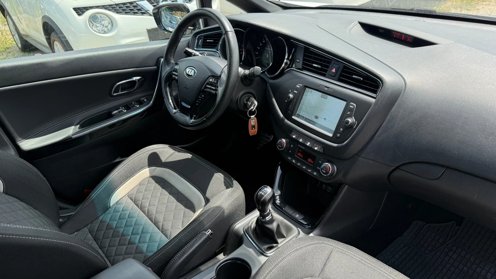 Kia Ceed 1.6CRDi* GT-Line* Navi* Camera* Heated(All)* , снимка 12 - Автомобили и джипове - 55101332